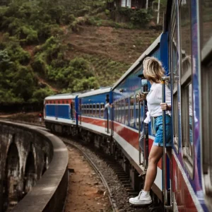 Train_Sri_Lanka_Aga_on_the_Run-819x1024